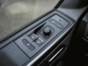 Volkswagen Caravelle thumbnail 102