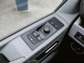 Volkswagen Caravelle thumbnail 25