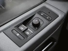 Volkswagen Caravelle thumbnail 110