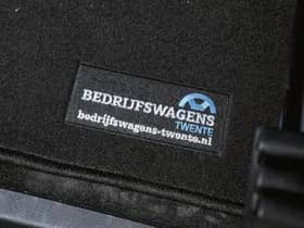 Volkswagen Caravelle thumbnail 35