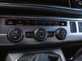 Volkswagen Caravelle thumbnail 74