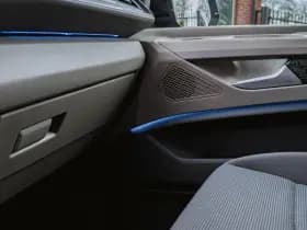 Volkswagen Multivan thumbnail 32