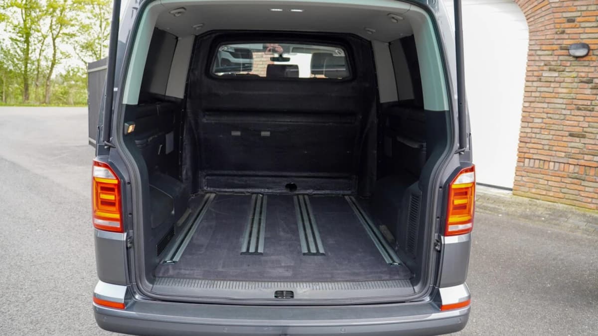 Volkswagen Multivan — foto 1