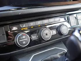 Volkswagen Caravelle thumbnail 31