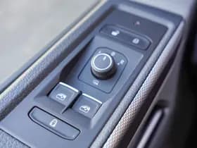 Volkswagen Caravelle thumbnail 32