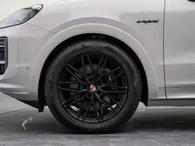 Porsche Cayenne thumbnail 6