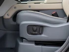 Land Rover Defender thumbnail 16