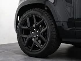 Land Rover Defender thumbnail 7