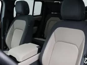 Land Rover Defender thumbnail 9