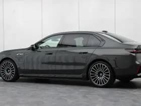 BMW 7-Serie thumbnail 37