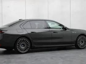 BMW 7-Serie thumbnail 39