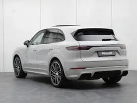 Porsche Cayenne thumbnail 3