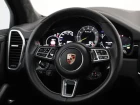 Porsche Cayenne thumbnail 36