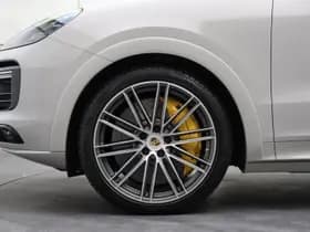 Porsche Cayenne thumbnail 5