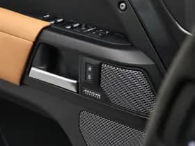 Land Rover Defender thumbnail 11