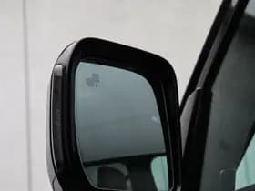 Land Rover Defender thumbnail 28