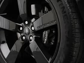 Land Rover Defender thumbnail 7