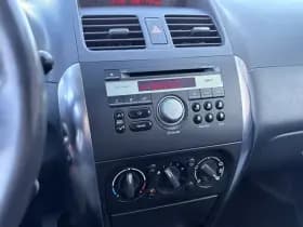 Suzuki SX4 thumbnail 10