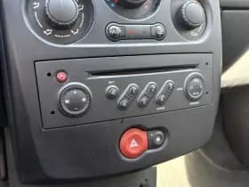 Renault Clio thumbnail 10