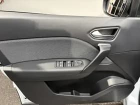 Renault Captur thumbnail 8