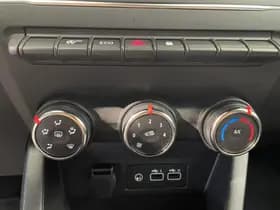 Renault Clio thumbnail 12