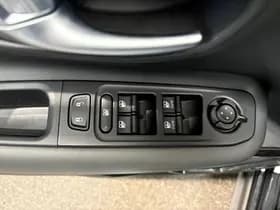 Jeep Renegade thumbnail 19