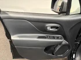 Jeep Renegade thumbnail 26