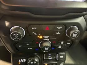 Jeep Renegade thumbnail 10