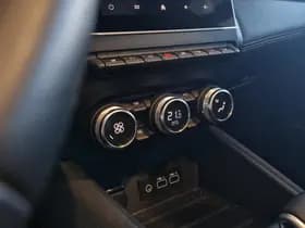 Renault Captur thumbnail 33
