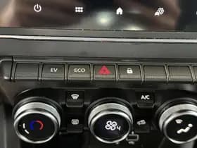 Renault Clio thumbnail 12