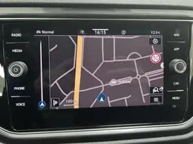 Volkswagen T-Roc thumbnail 10