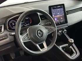 Renault Clio thumbnail 24