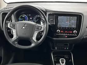 Mitsubishi Outlander thumbnail 3