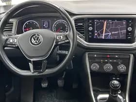 Volkswagen T-Roc thumbnail 3