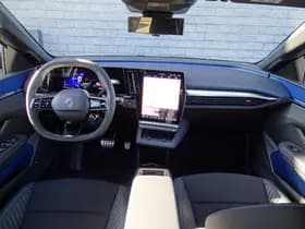 Renault Mégane E-Tech thumbnail 3