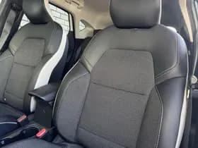 Renault Captur thumbnail 34
