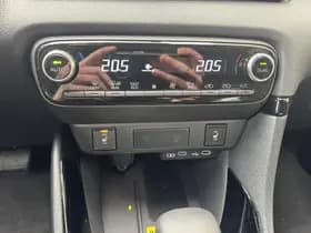 Toyota Yaris thumbnail 13