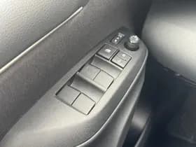 Toyota Yaris thumbnail 22