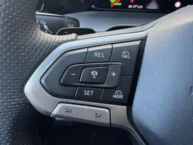 Volkswagen Golf thumbnail 35