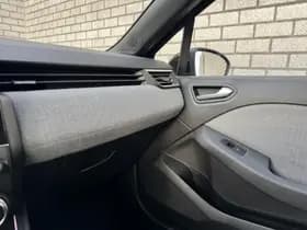 Renault Clio thumbnail 35