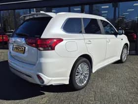 Mitsubishi Outlander thumbnail 2