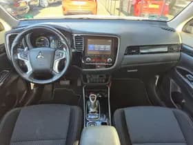 Mitsubishi Outlander thumbnail 3