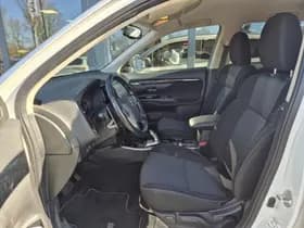 Mitsubishi Outlander thumbnail 7
