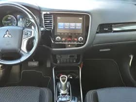 Mitsubishi Outlander thumbnail 10