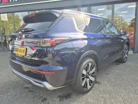 Mitsubishi Outlander thumbnail 2