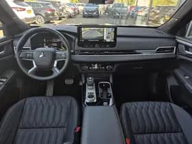 Mitsubishi Outlander thumbnail 3