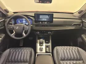 Mitsubishi Outlander thumbnail 3