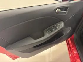 Renault Clio thumbnail 21