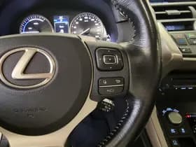 Lexus NX thumbnail 25