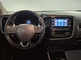 Mitsubishi Outlander thumbnail 3